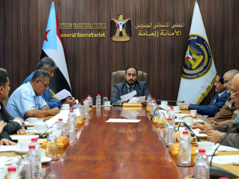 “الانتقالي” يطيح بنفسه.. قرار مفاجئ يعيد رسم مشهد اليمن الجنوبي