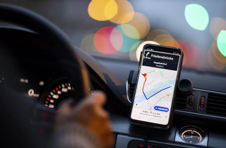 تقنين النقل عبر التطبيقات الذكية يثير مخاوف إقصاء السائقين الحاليين