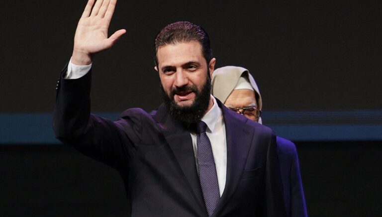 الشرع يصدر عفوا عاما ويستثني مرتكبي الانتهاكات بحقوق السوريين