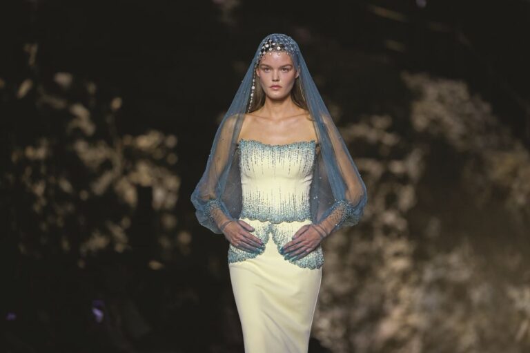 المصممة وعد العقيلي… الأناقة السعودية بين الأصالة والحداثة