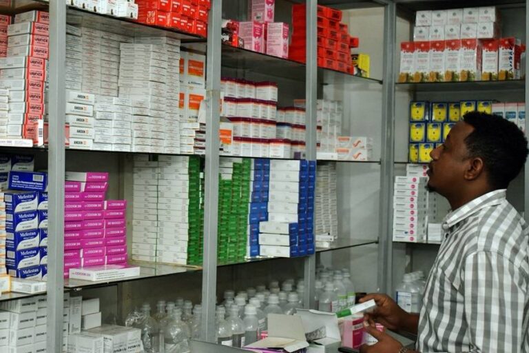 انقطاع الكهرباء يعرقل تعافي قطاع الأدوية في السودان