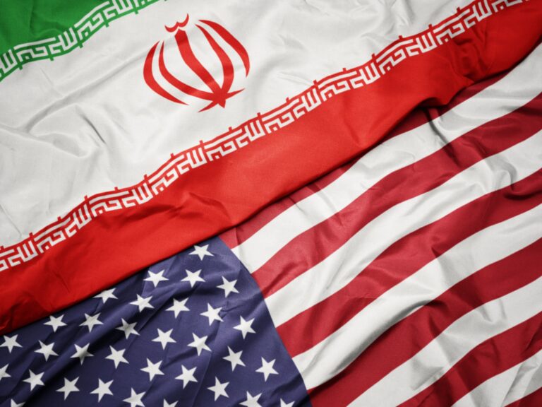 بين هرمز وجنيف.. مناورات الحرس الثوري تستبق محادثات إيران وأمريكا