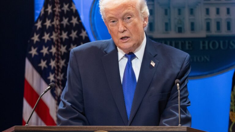 ترمب يكرر تحذيره لها.. إيران تعد مقترحا جديدا للمفاوضات