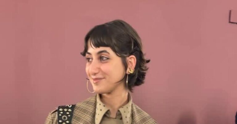 راما دواجي تُفاجىء الحضور بعرض Diotima في أسبوع نيويورك للموضة