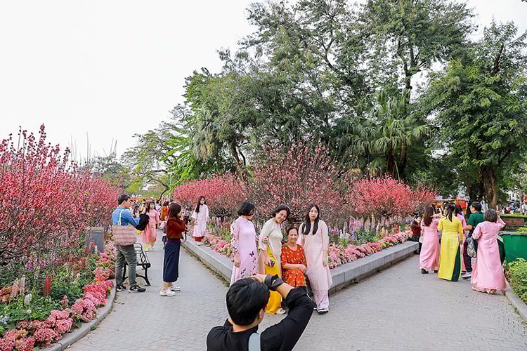 ستكون الأجواء باردة في شمال فيتنام ليلاً، بينما ستشهد جنوب فيتنام موجات حر محلية.