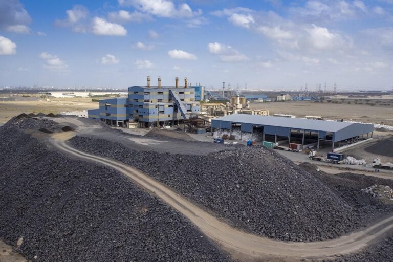 قطاع التعدين في سلطنة عمان يتوسع بإنتاج خام الكروم خلال 2025