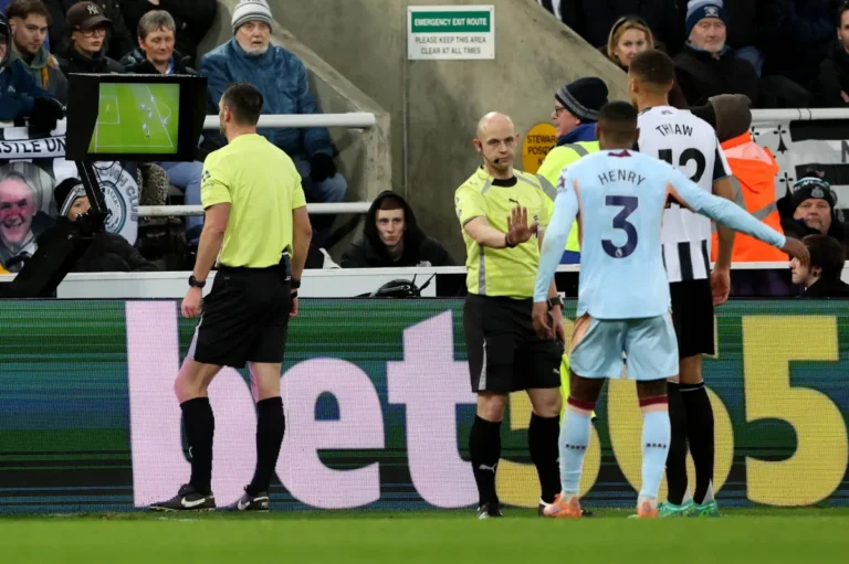 هل من مصلحة كرة القدم إلغاء «تقنية حكم الفيديو المساعد؟»